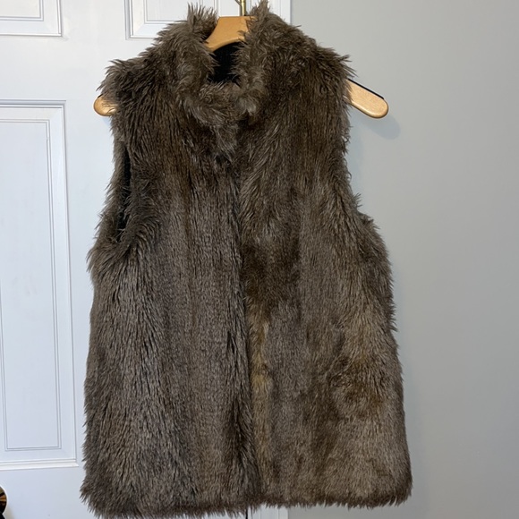 Reversible Fur Sweater Vest - Picture 3 of 8